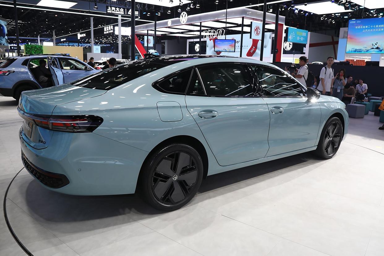 大眾迄今最“漂亮”的一款轎車,長(zhǎng)近5米+標(biāo)配2.0T,15.9萬(wàn)要火