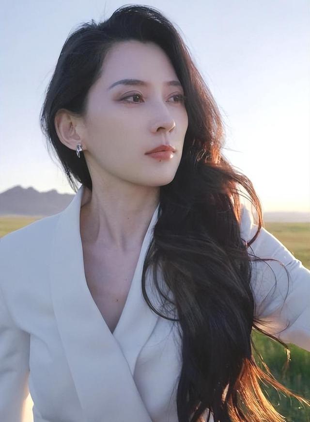 汪峰回應(yīng)與寧靜牽手